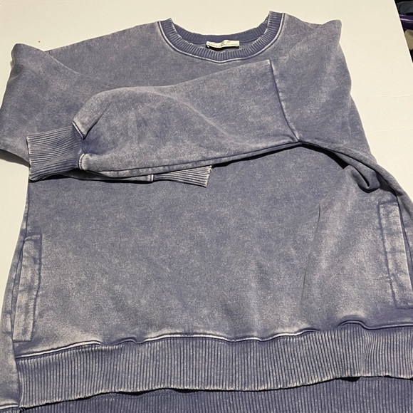 NWOT Zenana Sweatshirt with Pockets! Super soft and comfy! New - Picture 2 of 7